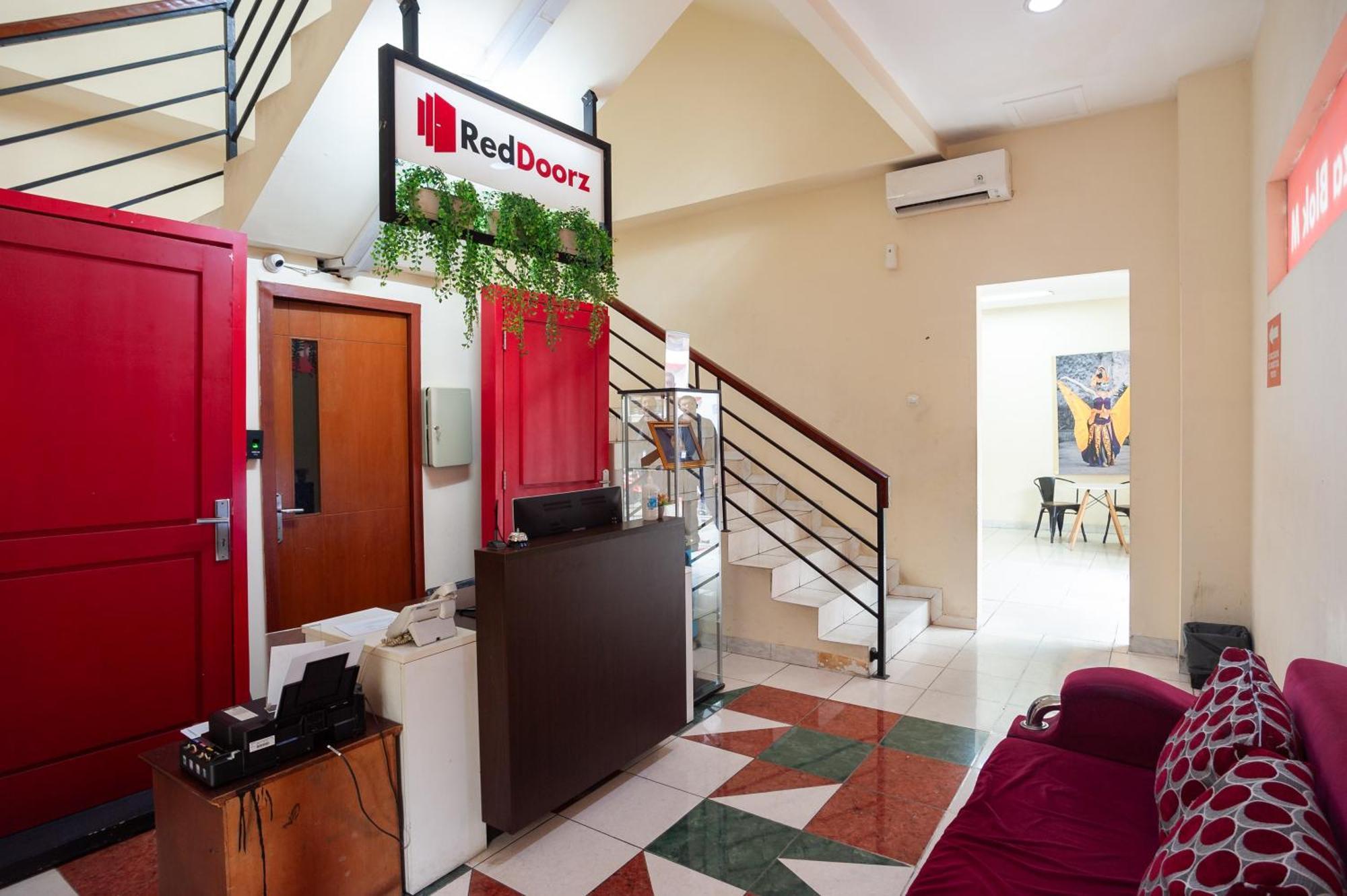 Reddoorz Plus Near Plaza Blok M Yakarta Exterior foto